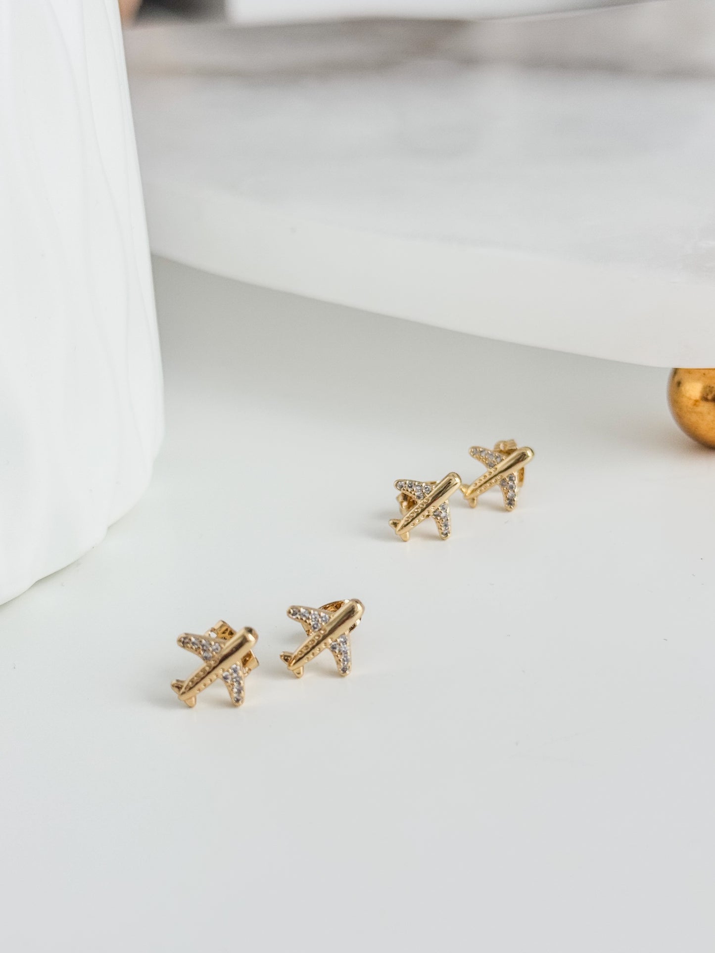 Airplane studs